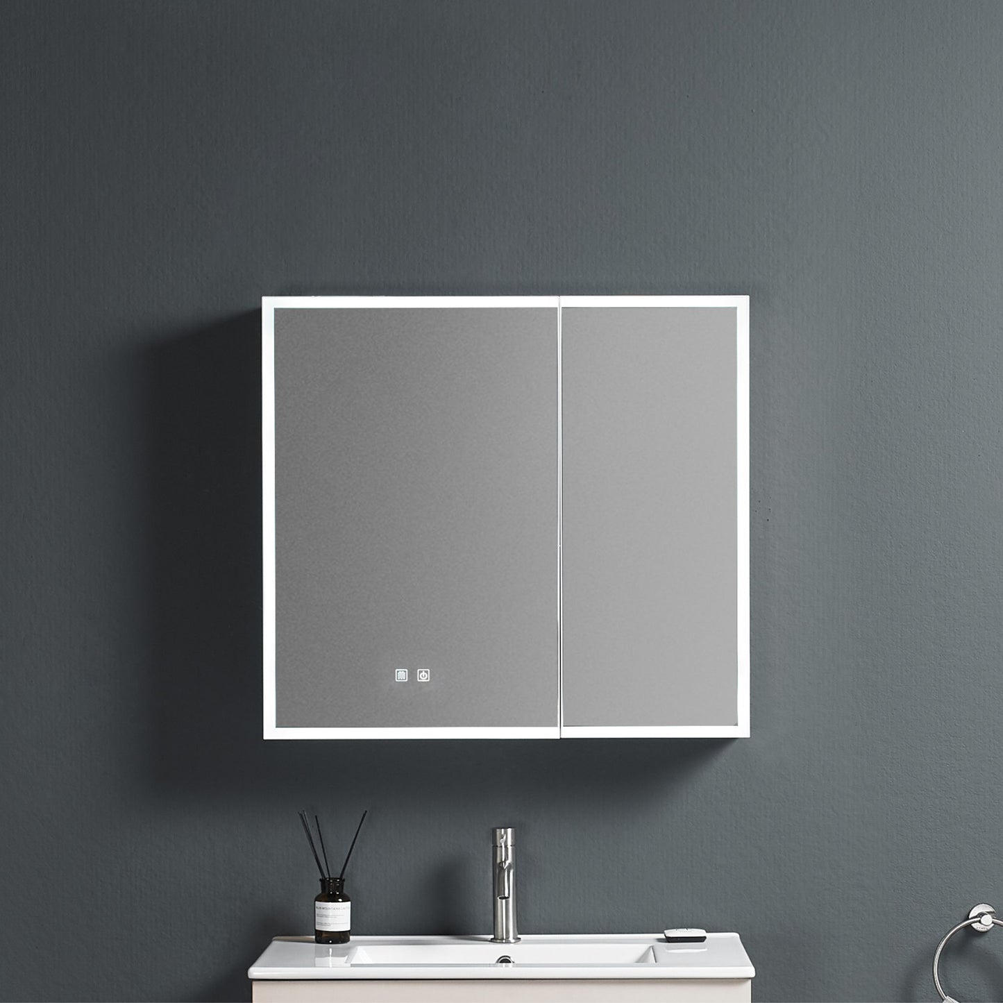 Spiegelschrank mit LED-Beleuchtung – 77 cm