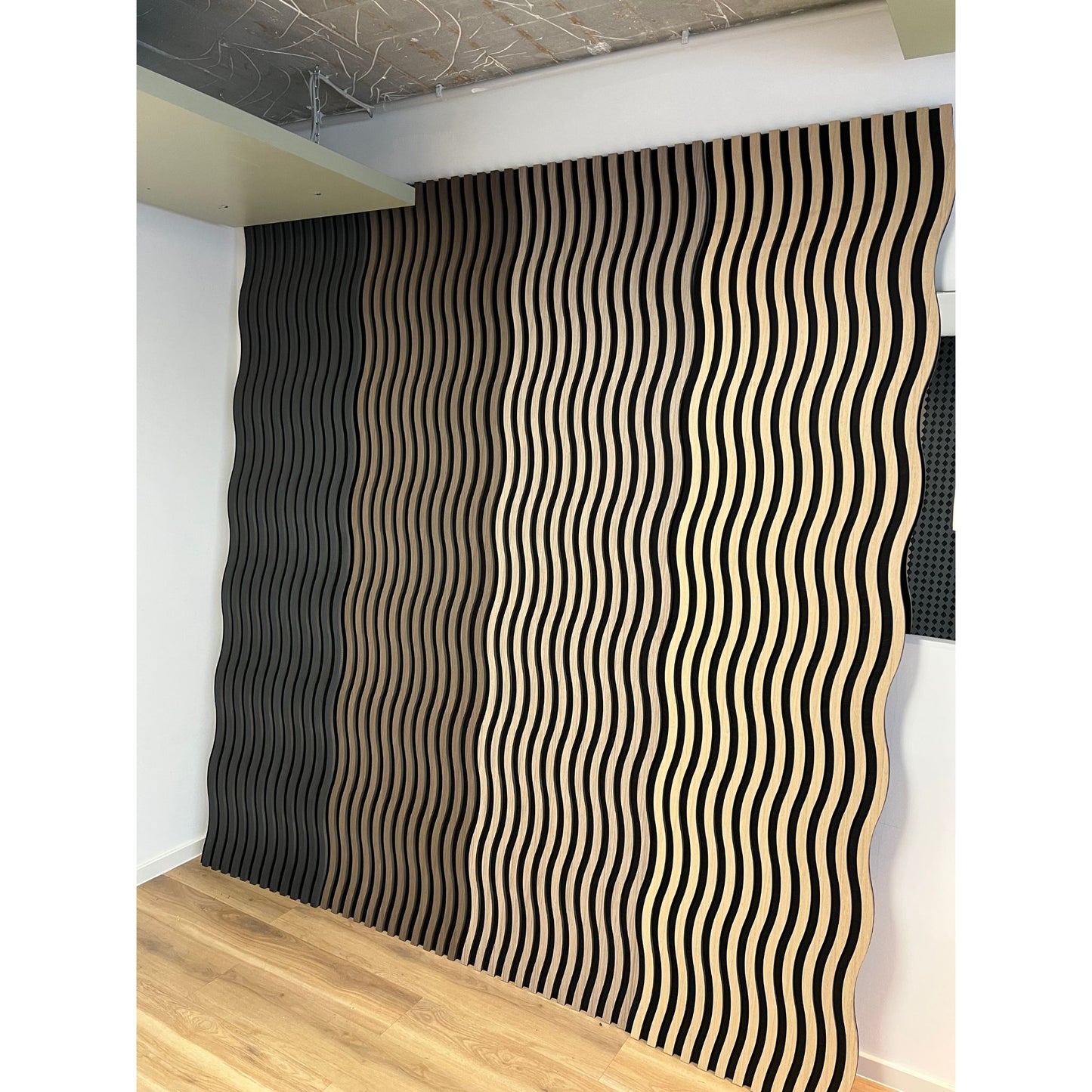 Akustikpaneel Wave – Curved Lamellen Wandverkleidung – 240cm x 60cm x 21mm
